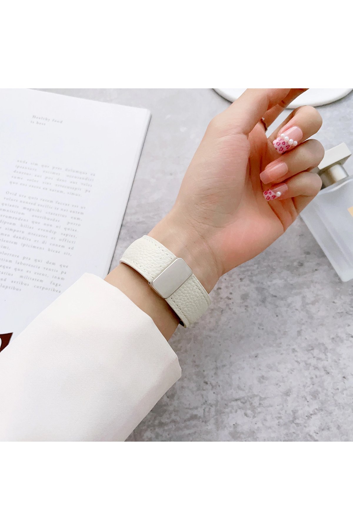 Newface Apple Watch 41mm Ayarlı Delikli Silikon Kordon - Siyah-Siyah