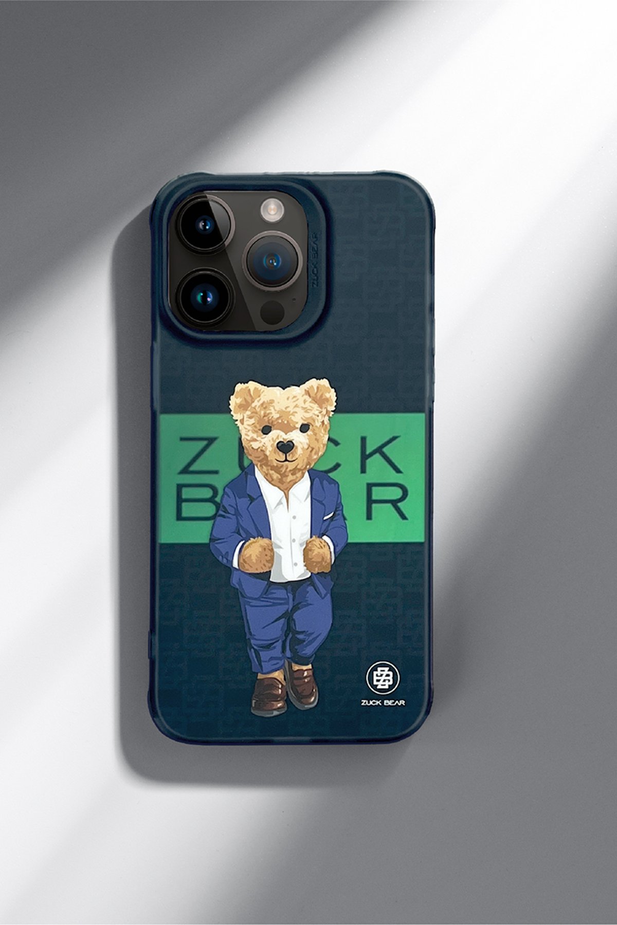 ZuckBear iPhone 15 Pro Max Claude Standlı Kapak - Lacivert